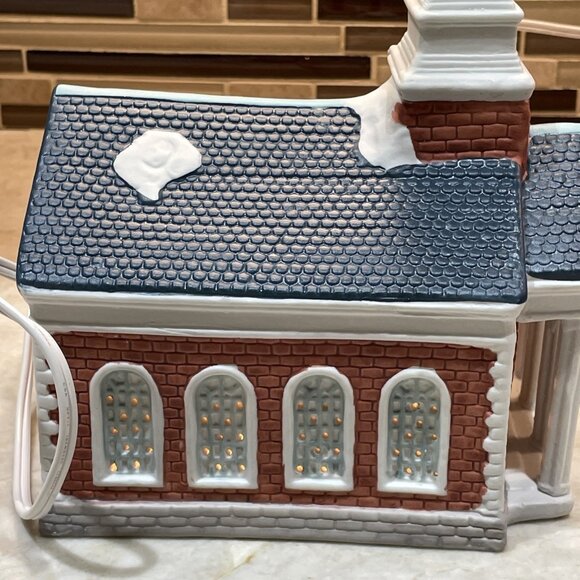 Dickens Keepsake Liberty Church 1994 Lighted Building Christmas Village NEW - Picture 6 of 14